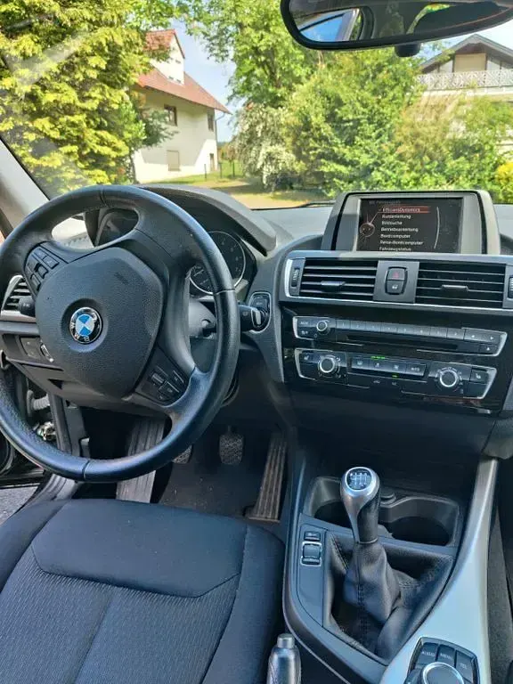 Gebraucht BMW 116 Advantage 109 PS (80 kW) 2016 Schwarz Kleinwagen
