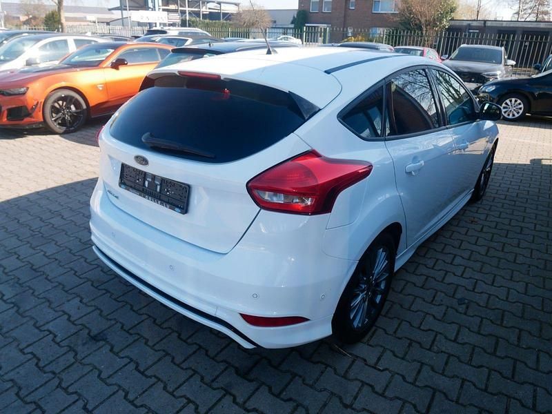 Gebraucht Ford Focus ST-Line 120 PS (88 kW) 2017 Weiß Limousine