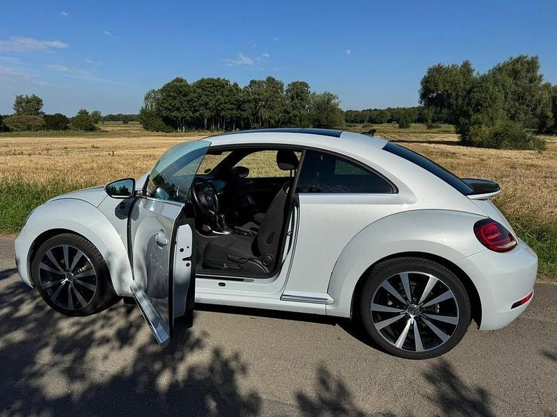 Weiß Gebraucht 2017 VW Beetle Sound Limousine | 17.777 € (Fairer Preis) - Bild 1/4