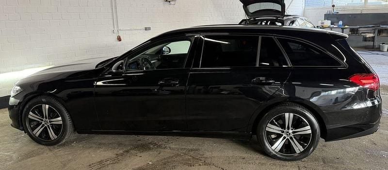 Gebraucht Mercedes C200 Avantgarde 163 PS (119 kW) 2023 Obsidianschwarz  metalliclack Kombi