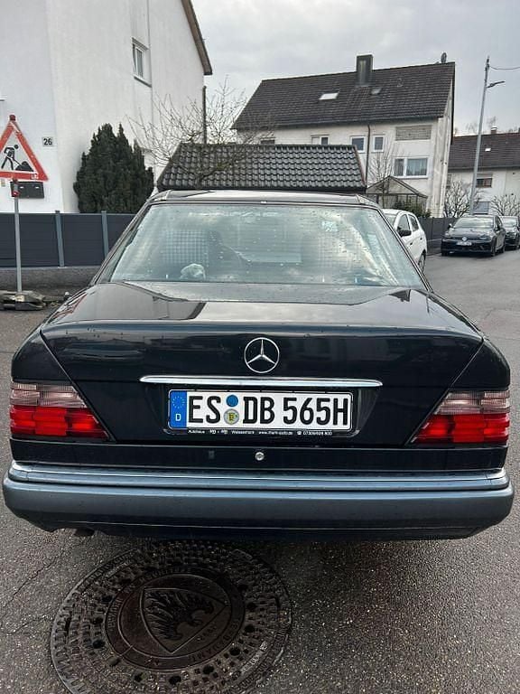 Gebraucht Mercedes 220 150 PS (110 kW) 1994 Schwarz Limousine