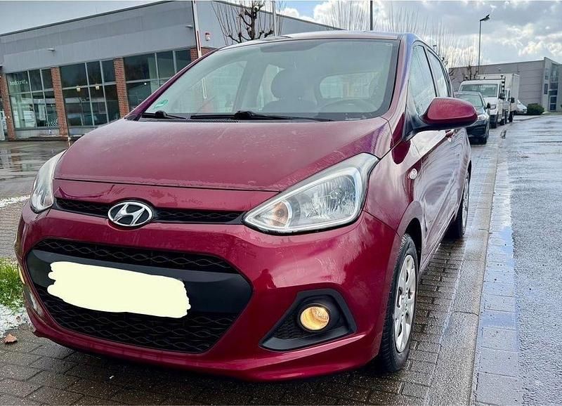 Gebraucht Hyundai i10 87 PS (63 kW) 2014 Rot Kleinwagen