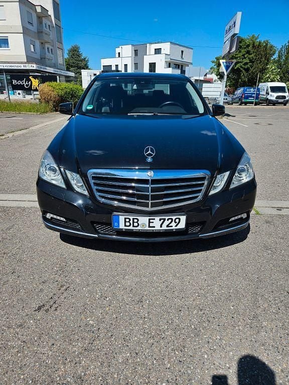 Schwarz Gebraucht 2010 Mercedes E350 Elegance Limousine | 11.999 € (Guter Preis) - Bild 1/4