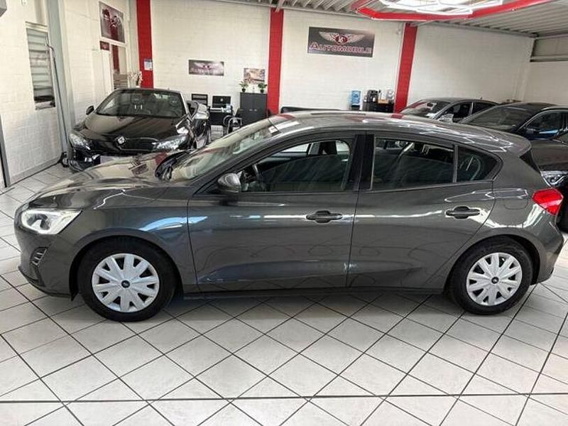 Gebraucht Ford Focus Trend 120 PS (88 kW) 2019 Grau Limousine