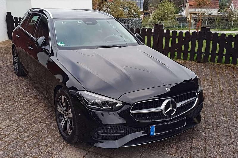 Schwarz Gebraucht 2022 Mercedes C300 Avantgarde Kombi | 36.999 € (Fairer Preis) - Bild 1/4