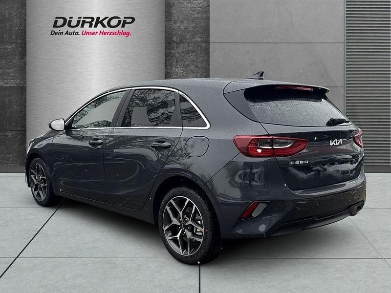 Gebraucht Kia Ceed Style 140 PS (102 kW) 2025 (1k) black pearl m Kleinwagen