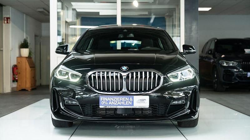 Schwarz Gebraucht 2022 BMW 120 M Sport Kleinwagen | 29.890 € (Fairer Preis) - Bild 1/4