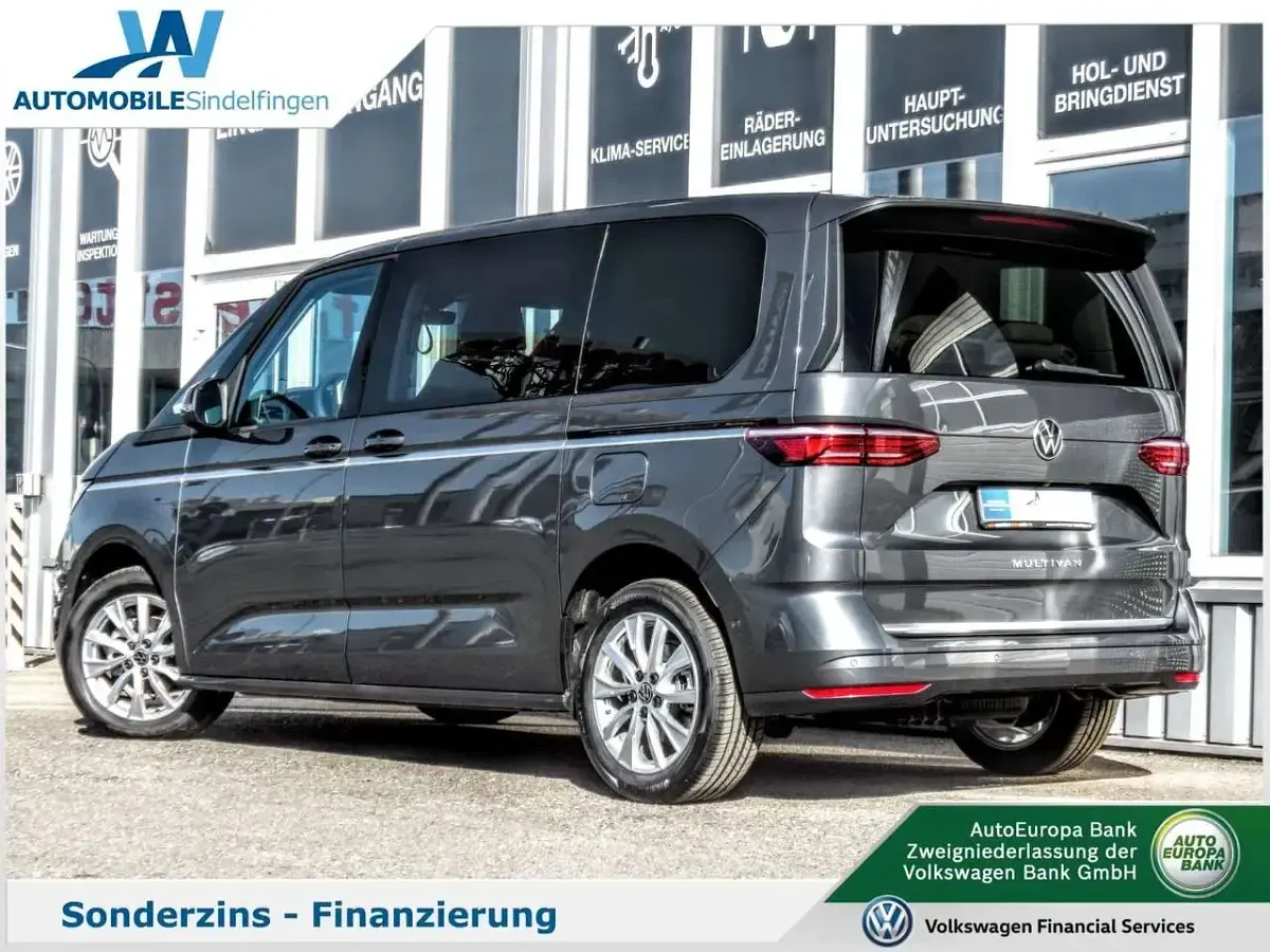 Gebraucht VW T7 Style 150 PS (110 kW) 2024 Indiumgrau Van