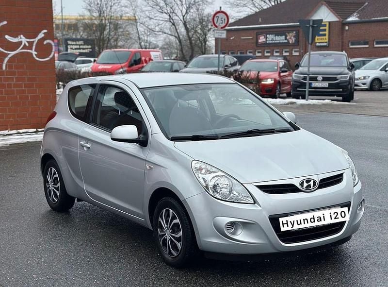 Silber Gebraucht 2011 Hyundai i20 Comfort Kleinwagen | 1.750 € (Guter Preis) - Bild 1/4