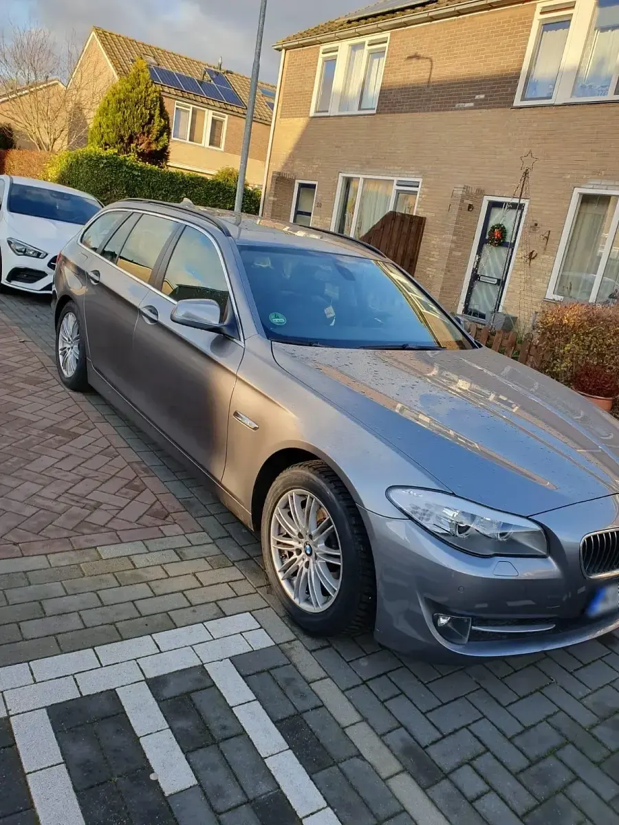 Gebraucht BMW 520 184 PS (135 kW) 2011 Grau Kombi