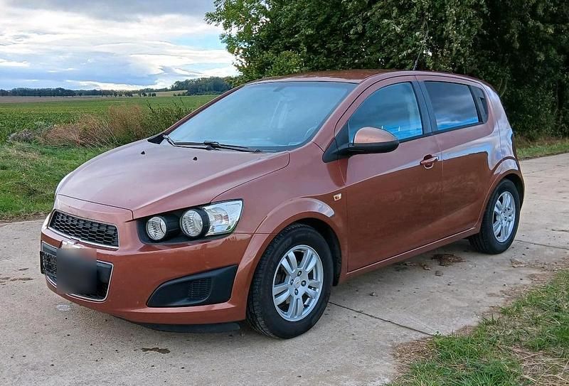 Braun Gebraucht 2011 Chevrolet Aveo Kleinwagen | 1.950 € - Bild 1/4