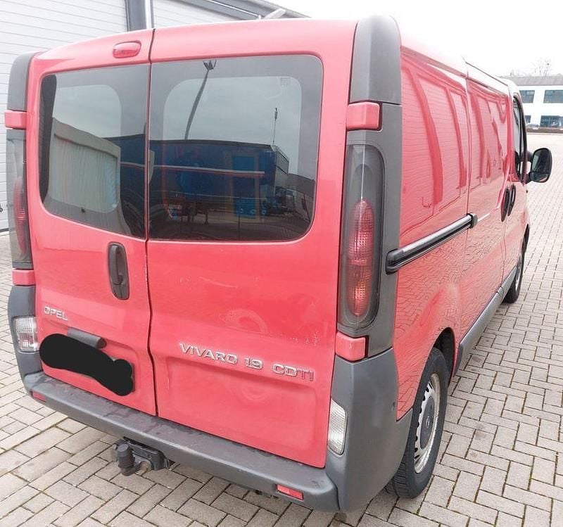 Używany Opel Vivaro 101 KM (74 kW) 2005 Czerwony Minivan