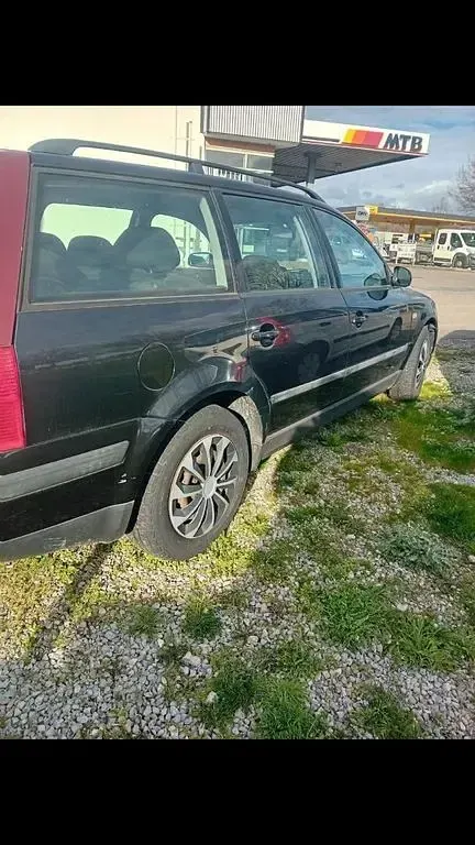 Gebraucht VW Passat Basis 102 PS (75 kW) 2000 Schwarz Kombi