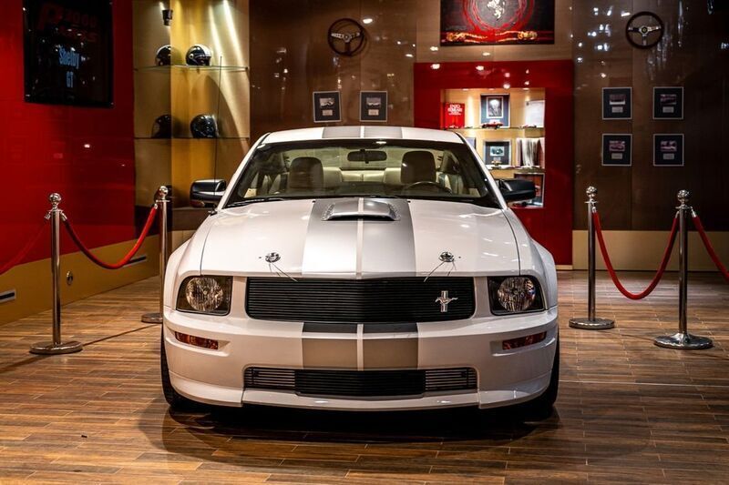Weiß Gebraucht 2007 Ford Shelby | 40.000 € - Bild 1/4