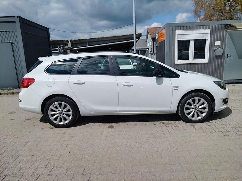 Usata Opel Astra Active 110 CV (80 kW) 2013 Bianco Station wagon