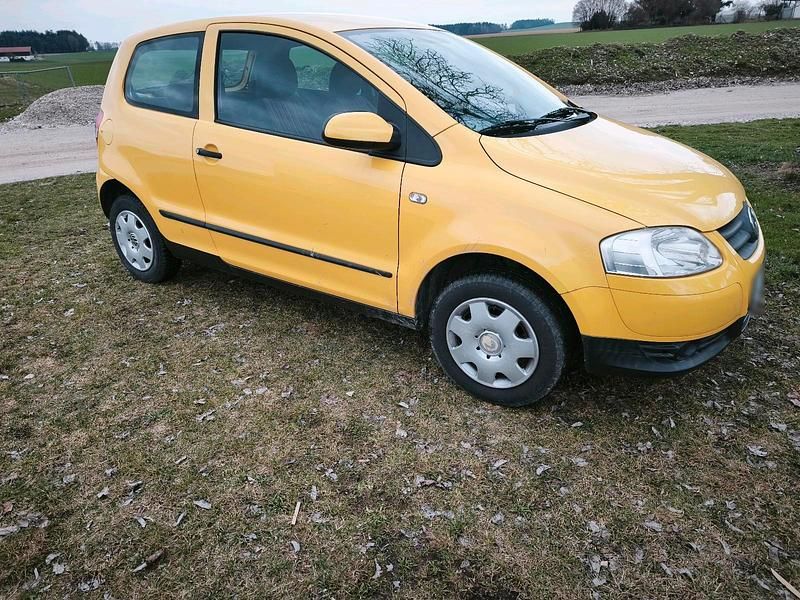Second-hand VW Fox 55 CP (40 kW) 2005 Galben Hatchback