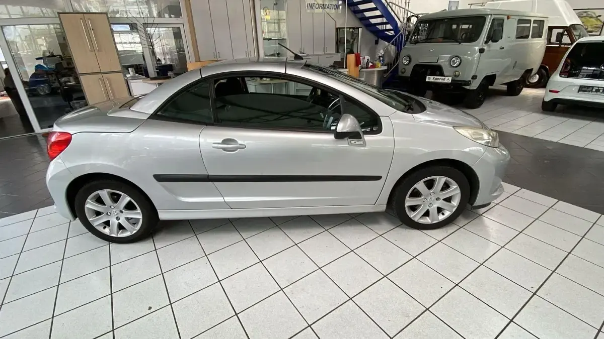 Gebraucht Peugeot 207 CC Sport 120 PS (88 kW) 2012 Grau Cabrio
