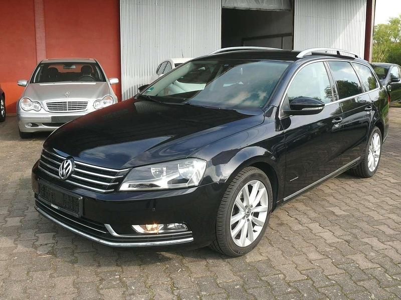 Schwarz Gebraucht 2012 VW Passat Highline Kombi | 10.300 € (Fairer Preis) - Bild 1/4