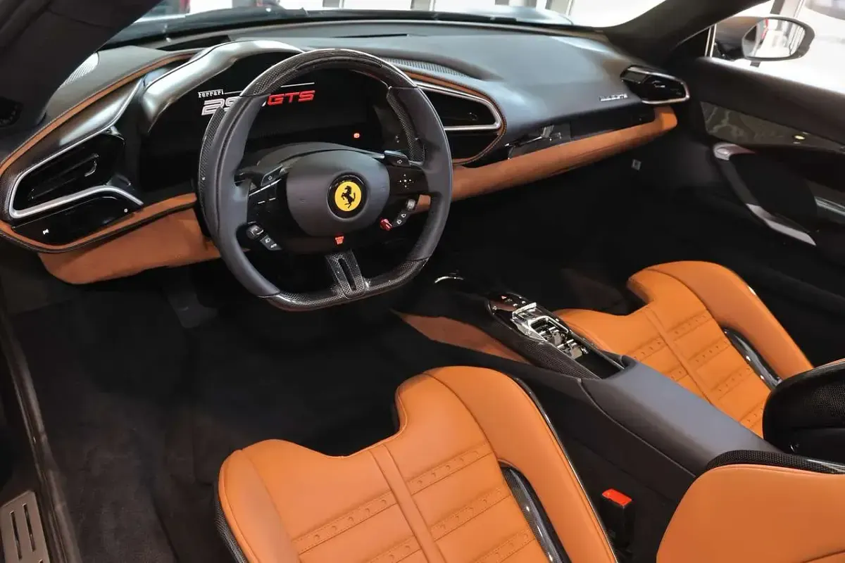 Gebraucht Ferrari 296 829 PS (609 kW) 2025 Grau Cabrio