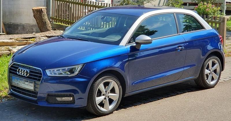 Blau Gebraucht 2015 Audi A1 Design Kleinwagen | 11.200 € (Etwas zu teuer) - Bild 1/4
