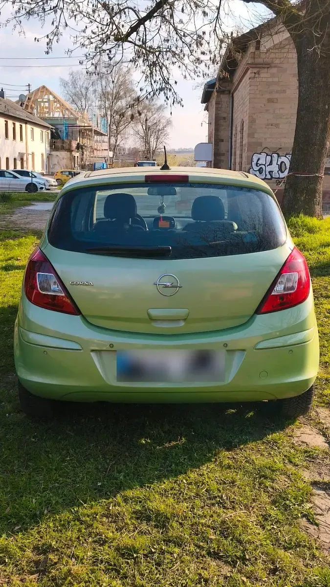 Second-hand Opel Corsa 87 CP (63 kW) 2010 Verde Hatchback