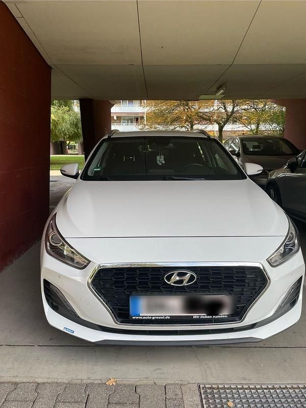 Weiß Gebraucht 2019 Hyundai i30 Trend Kombi | 15.850 € (Etwas zu teuer) - Bild 1/4
