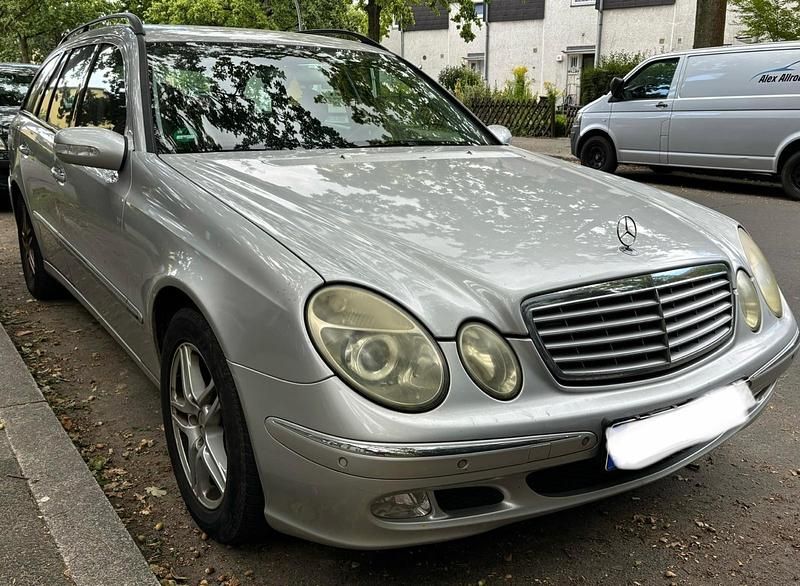 Silber Gebraucht 2005 Mercedes E220 Elegance Kombi | 1.900 € (Guter Preis) - Bild 1/4