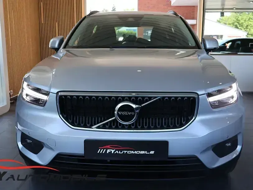Gebraucht Volvo XC40 190 PS (139 kW) 2019 Bright silver metallic / metal SUV