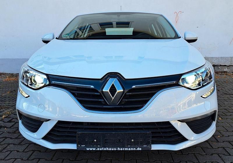 Weiß Gebraucht 2019 Renault Mégane IV Life Limousine | 9.100 € (Fairer Preis) - Bild 1/4