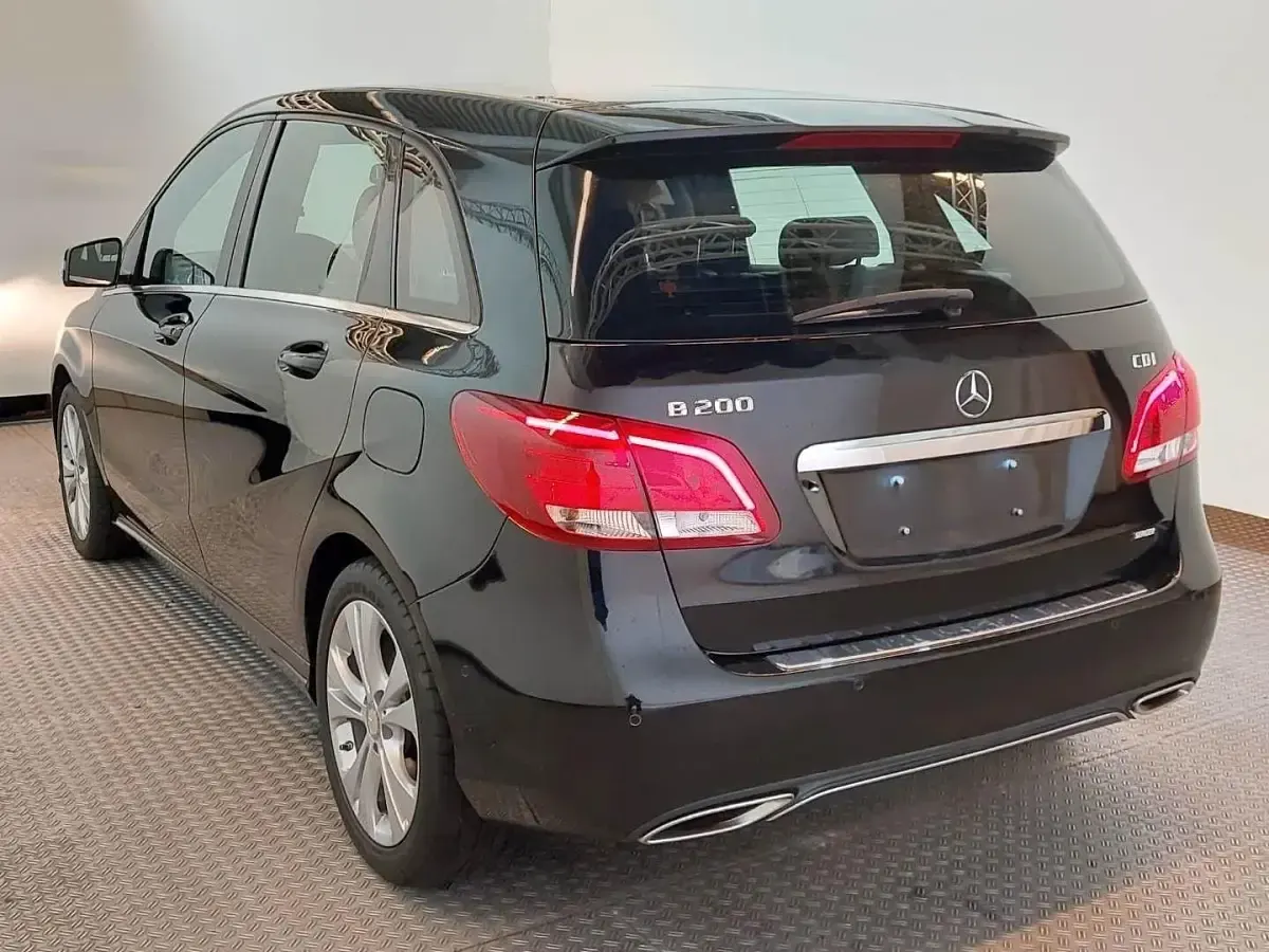 Gebraucht Mercedes B200 136 PS (100 kW) 2015 Schwarz Kleinwagen