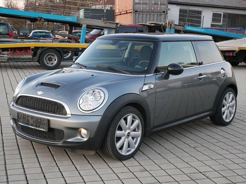 Grau Gebraucht 2007 Mini Cooper S Coupé Coupé | 6.890 € - Bild 1/4