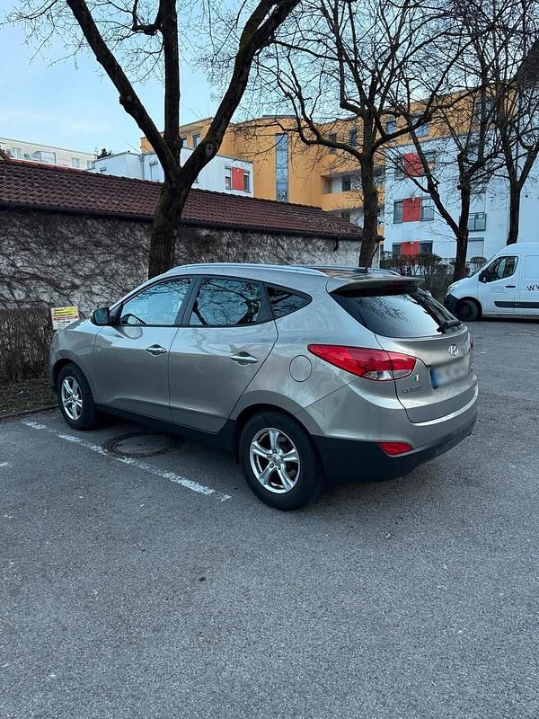Gebraucht Hyundai Tucson 184 PS (135 kW) 2010 Grau SUV
