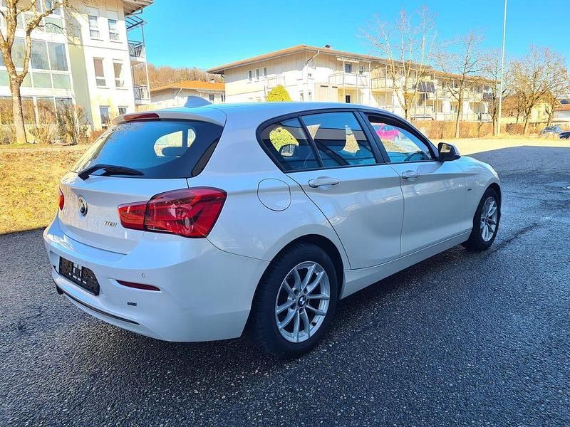 Gebraucht BMW 118 Sport Line 136 PS (100 kW) 2018 Mineralweiss metallic Kleinwagen