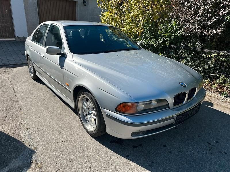 Silber Gebraucht 1999 BMW 523 Limousine | 4.850 € (Etwas zu teuer) - Bild 1/4