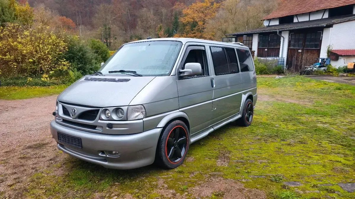 Używany VW Multivan Highline 170 KM (125 kW) 2002 Szary Minivan