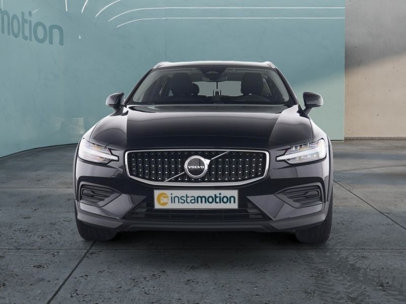 Gebraucht Volvo V60 CC Plus 197 PS (144 kW) 2023 Schwarz Kombi