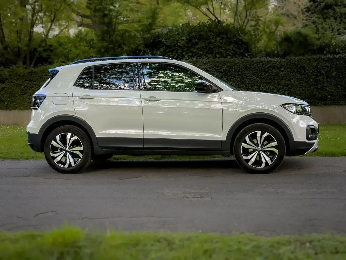 Gebraucht VW T-Cross Life 110 PS (80 kW) 2023 Grau SUV