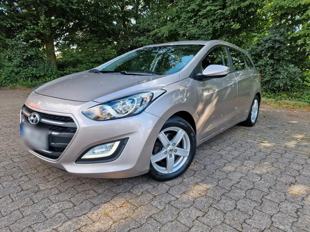 Gebraucht Hyundai i30 110 PS (80 kW) 2016 Silber Kombi