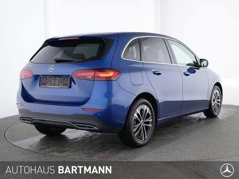 Gebraucht Mercedes B250e Progressive 218 PS (160 kW) 2023 Lack spektralblau Van / Kleinbus