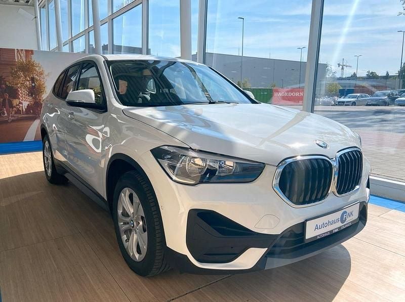 Alpinweiß 3 Gebraucht 2021 BMW X1 Advantage SUV | 19.700 € (Guter Preis) - Bild 1/4