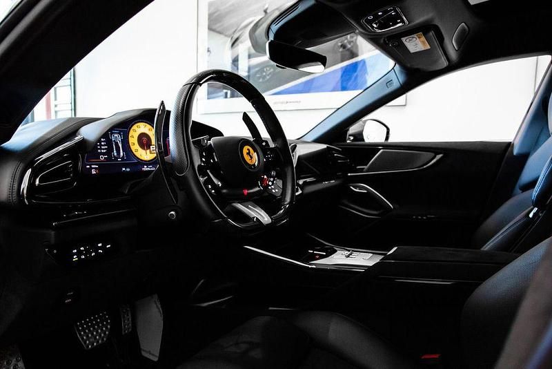 Second-hand Ferrari Purosangue 721 CP (530 kW) 2024 Albastru SUV