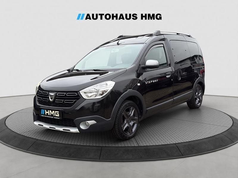 Blau Gebraucht 2017 Dacia Dokker Celebration Van / Kleinbus | 10.400 € (Guter Preis) - Bild 1/4