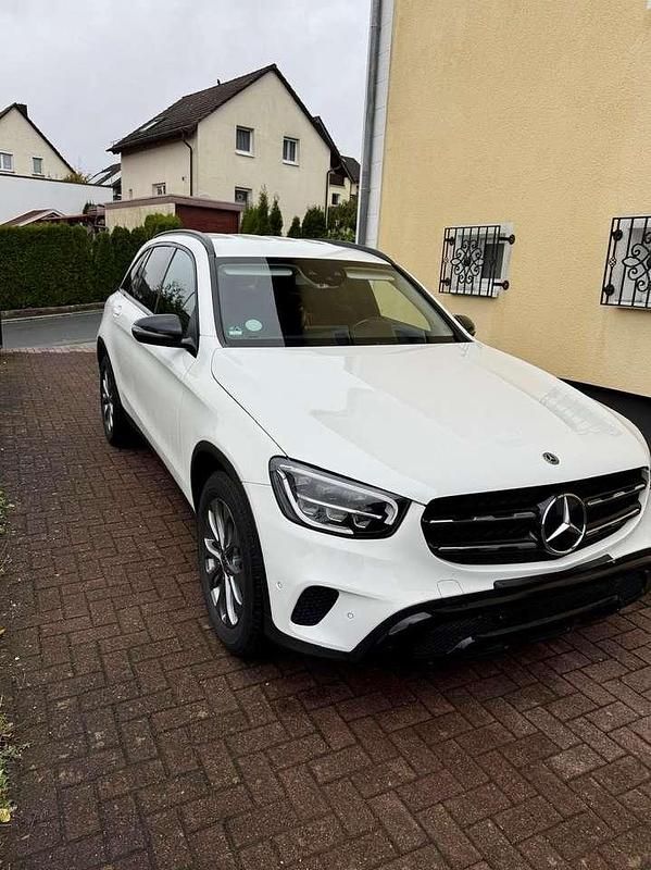 Gebraucht Mercedes GLC200 197 PS (144 kW) 2020 Weiß SUV
