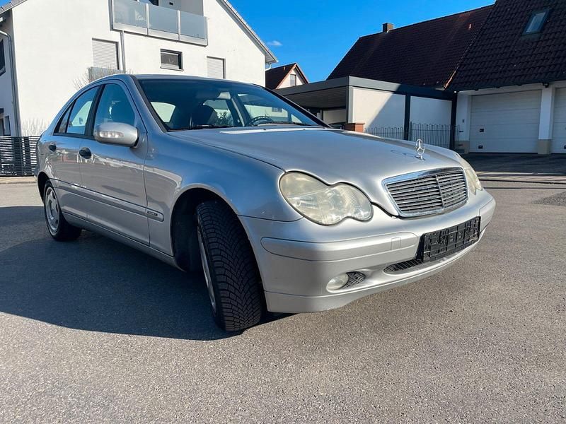 Gebraucht Mercedes C200 163 PS (119 kW) 2011 Silber Limousine