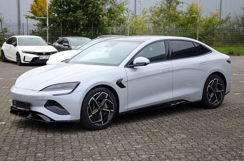 Neu BYD Seal Design 230 kW (313 PS) 2025 Blau Limousine