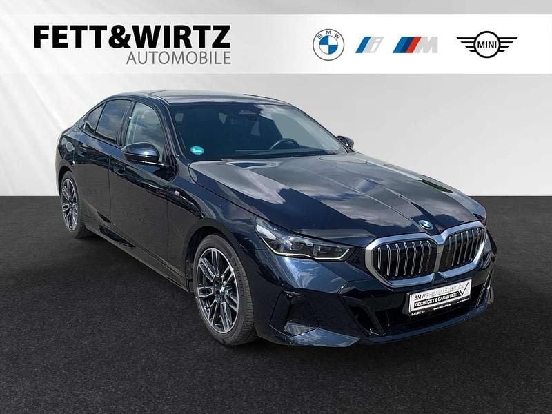 Carbonschwarz Gebraucht 2024 BMW 520 M Sport Limousine | 48.500 € (Guter Preis) - Bild 1/3