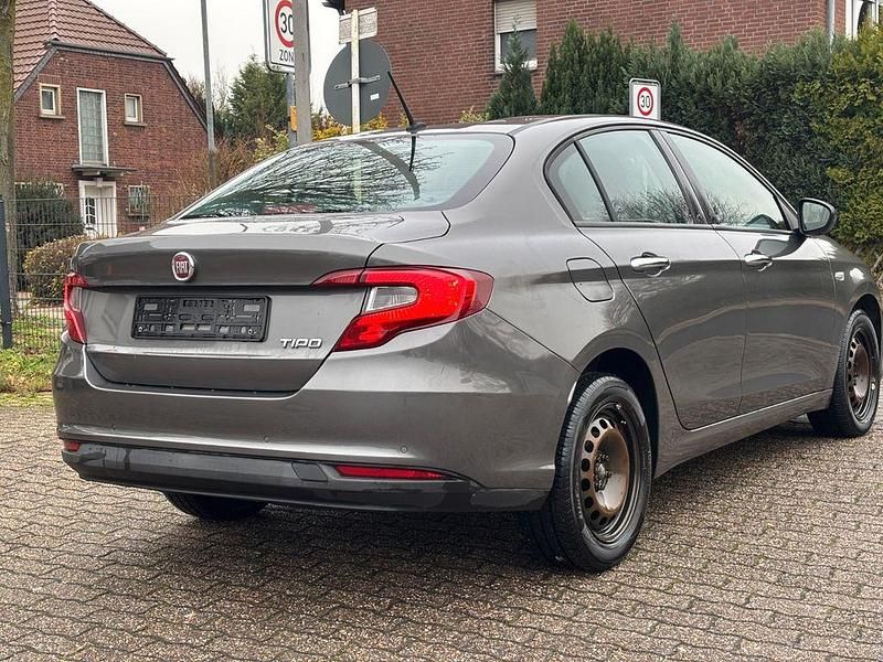 Gebraucht Fiat Tipo Easy 95 PS (69 kW) 2016 Grau Limousine