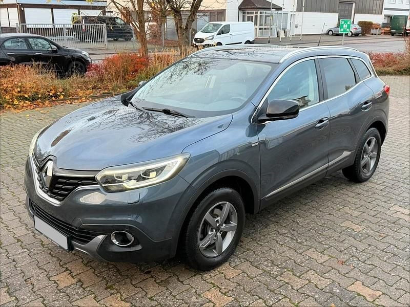 Grau Gebraucht 2016 Renault Kadjar Bose Edition SUV | 9.300 € (Superpreis) - Bild 1/4
