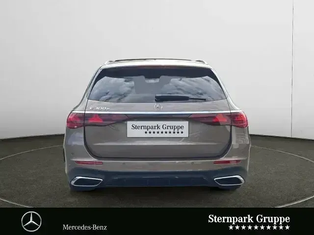 Gebraucht Mercedes E300 AMG 313 PS (230 kW) 2025 Lack samtbraun Kombi