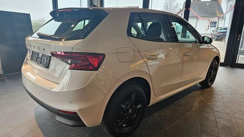 Neu Skoda Fabia Essence 95 PS (69 kW) 2025 Weiß Limousine